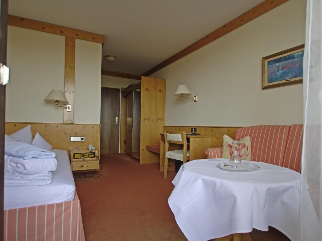 Hotel Schwanen Kaelberbronn Pfalzgrafenweiler Ruang foto